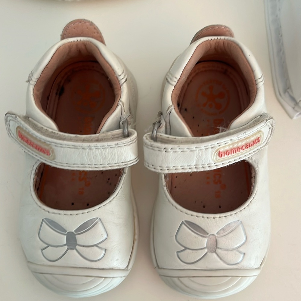 Biomecanics Baby Walker Shoes in White, gently used. Size US 2